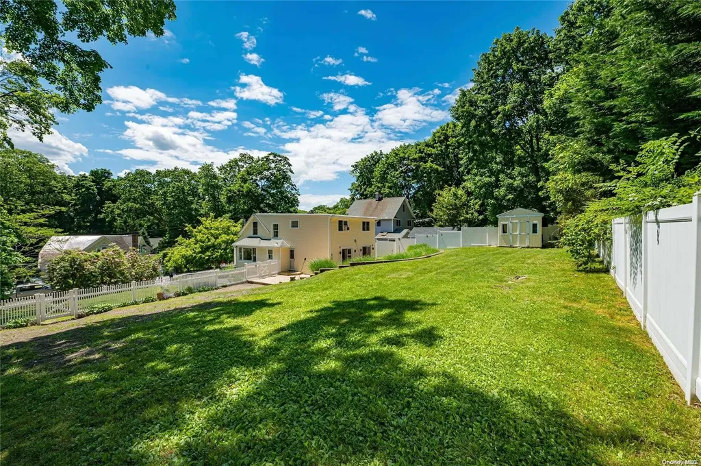 22 Overton Pass Saint James NY 11780