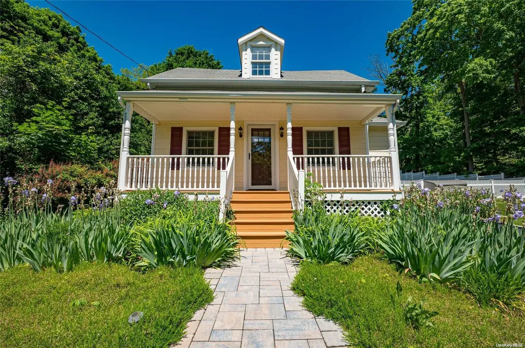 22 Overton Pass Saint James NY 11780