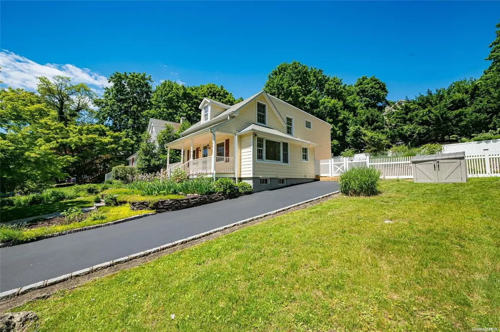 22 Overton Pass Saint James NY 11780