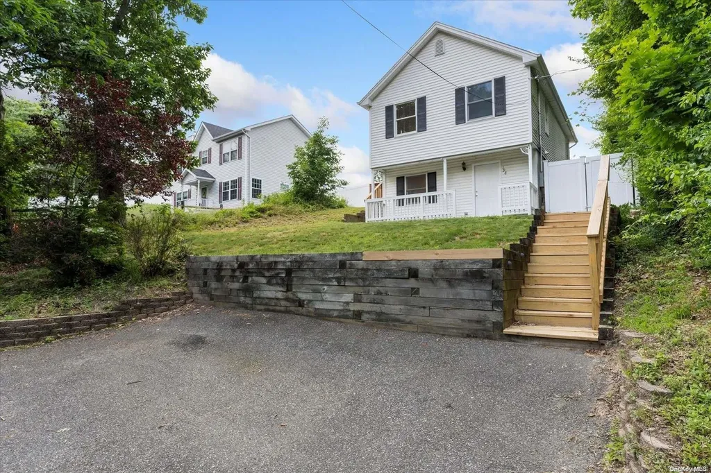 198 Broadway Rocky Point NY 11778