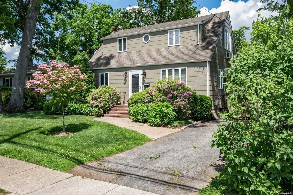 1643 Hannington Avenue Wantagh NY 11793