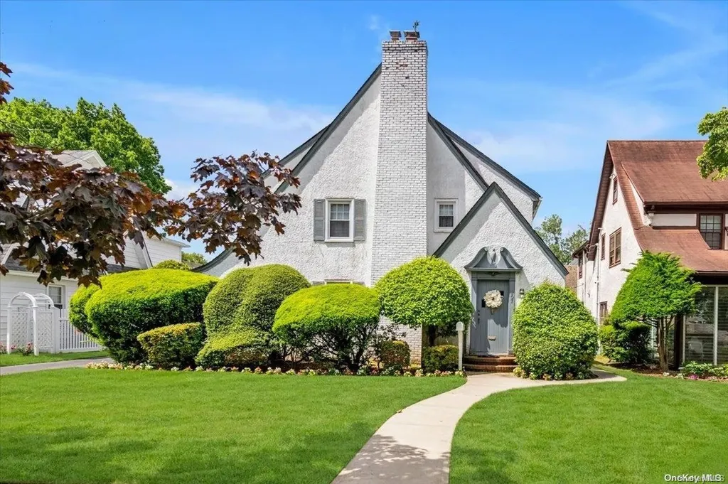 207 Bedell Avenue Hempstead NY 11550