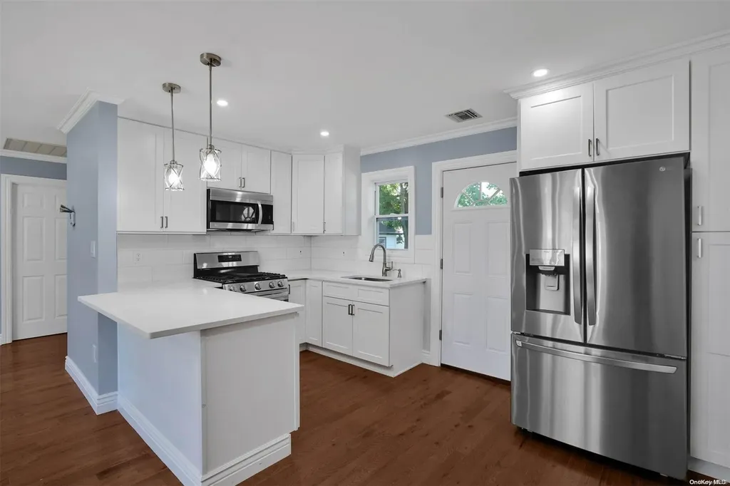 10 Poplar Street Central Islip NY 11722