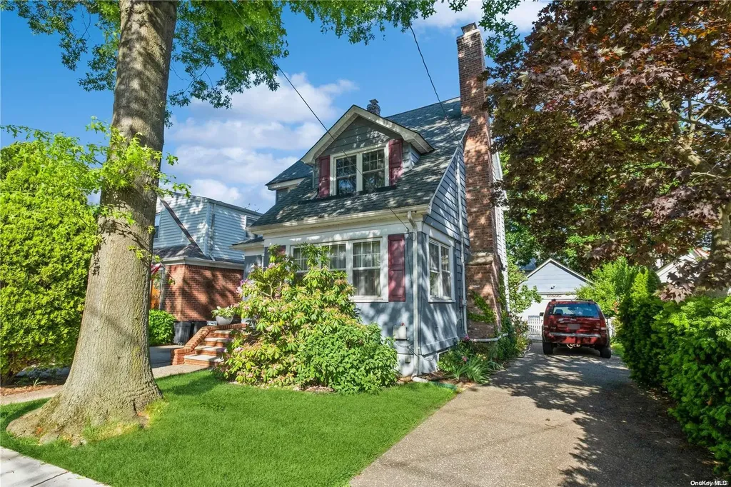 71 Iris Avenue Floral Park NY 11001