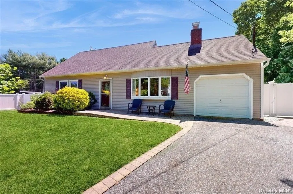 8 Liso Drive Mount Sinai NY 11766