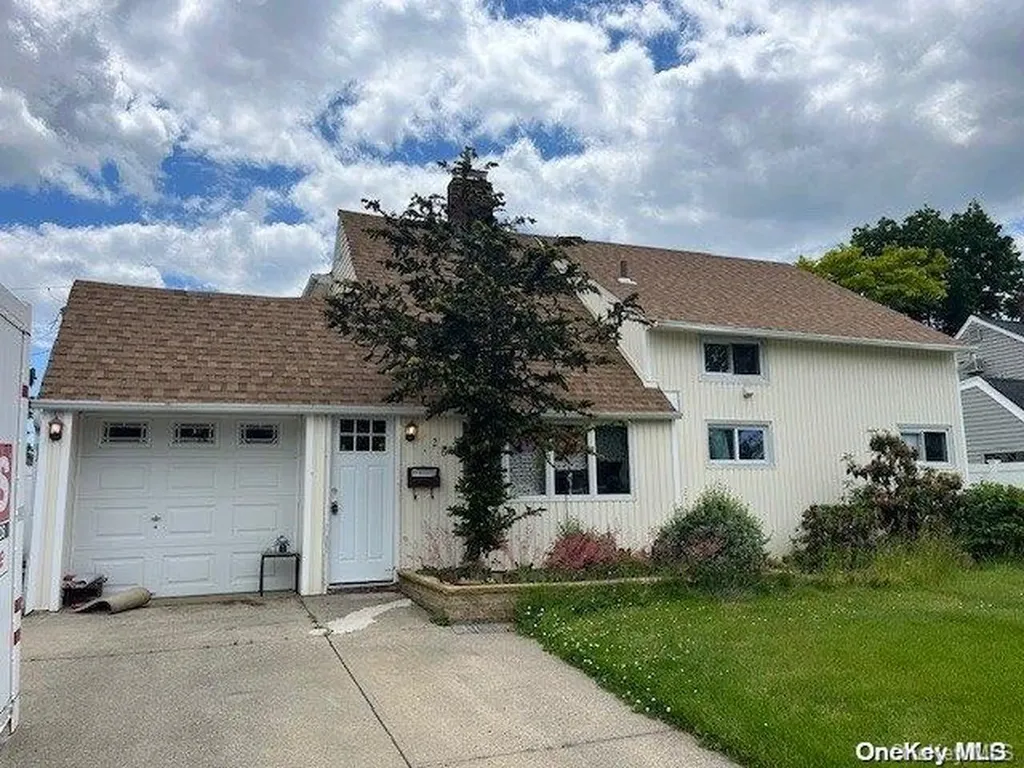 26 Eve Lane Levittown NY 11756