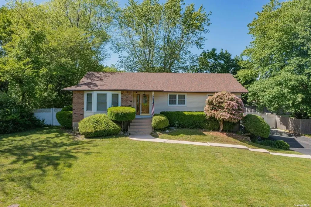 7 Bradley Drive Shoreham NY 11786