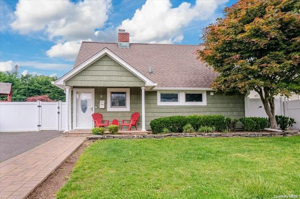 5 Stonecutter Road Levittown NY 11756