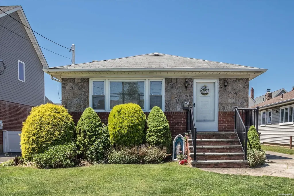 205 White Road Mineola NY 11501