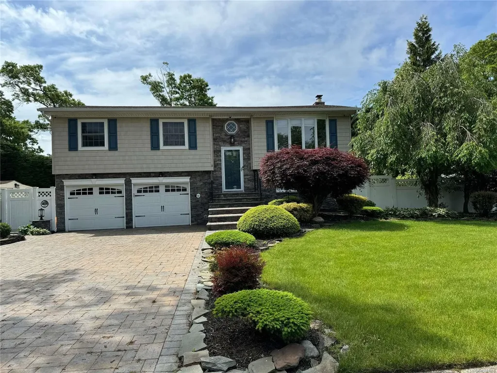 14 40th Street Islip NY 11751