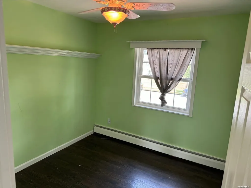 14 40th Street Islip NY 11751