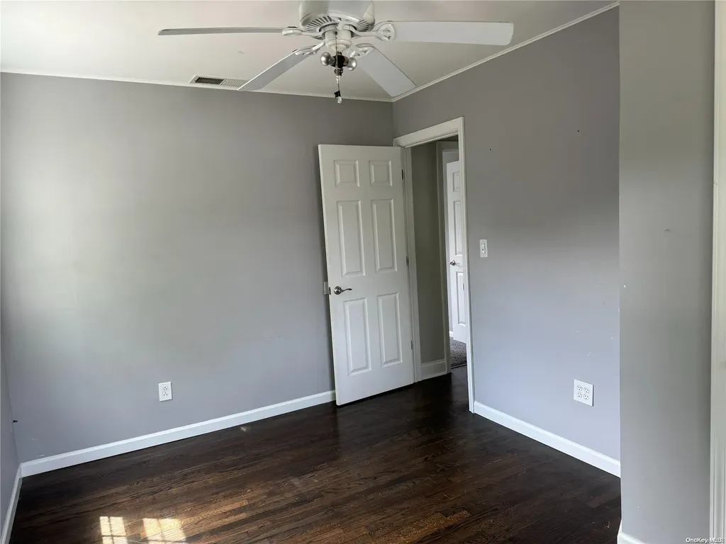 14 40th Street Islip NY 11751