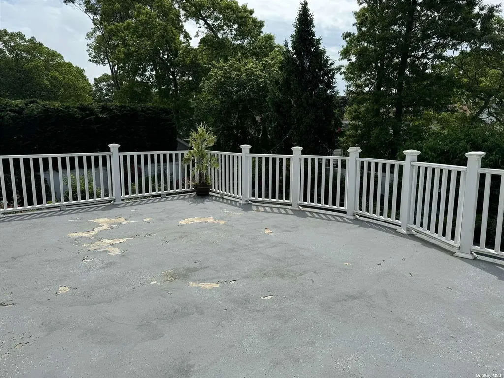 14 40th Street Islip NY 11751