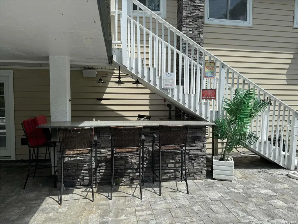 14 40th Street Islip NY 11751