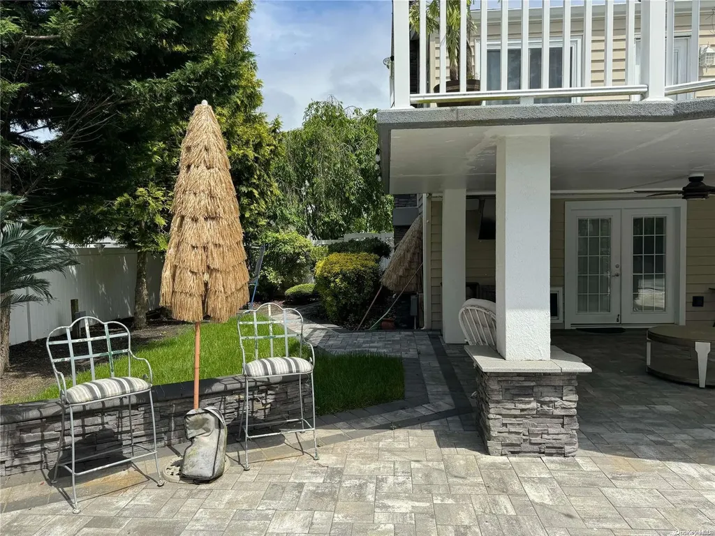 14 40th Street Islip NY 11751