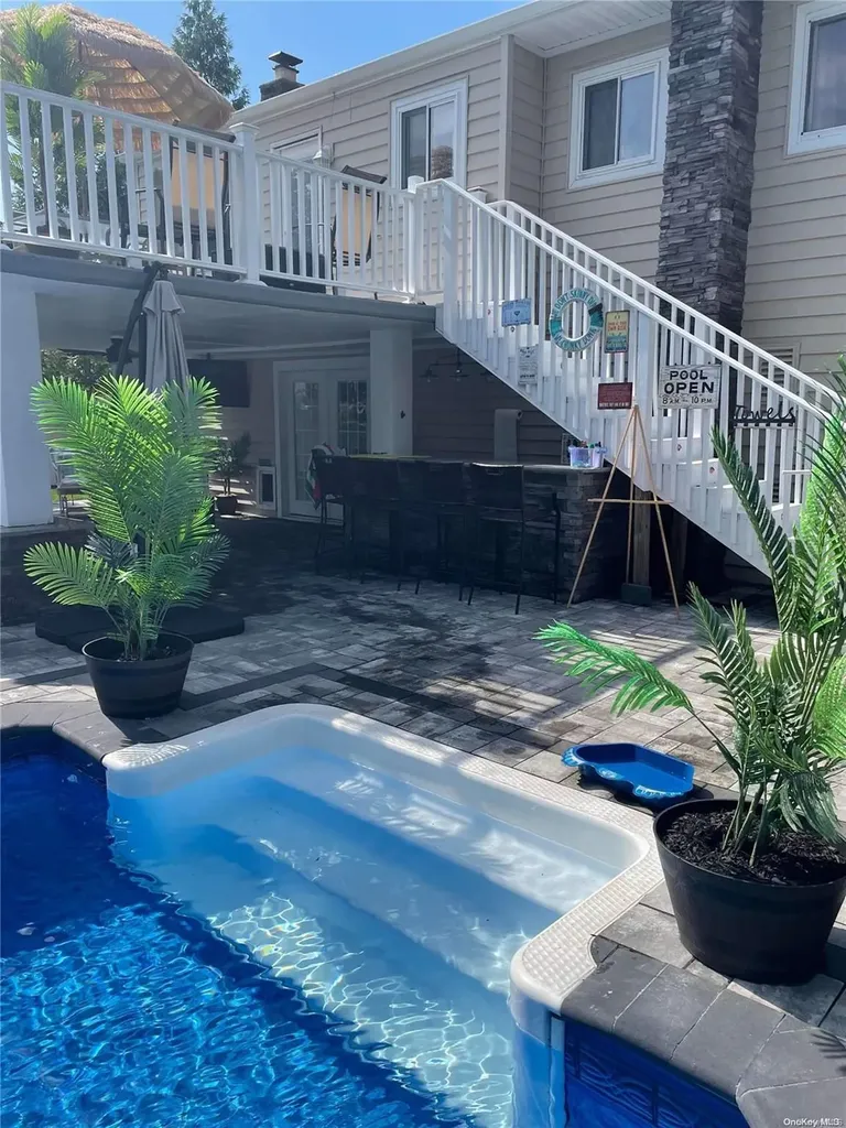 14 40th Street Islip NY 11751