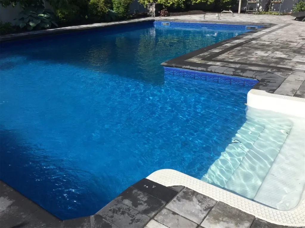 14 40th Street Islip NY 11751
