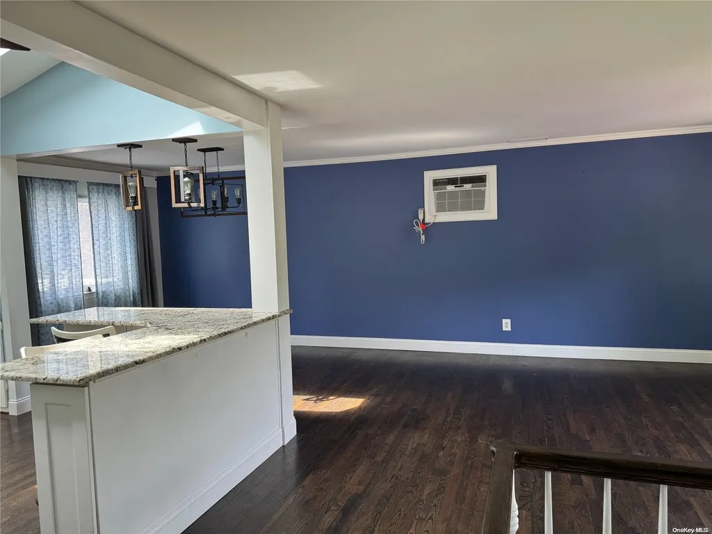 14 40th Street Islip NY 11751
