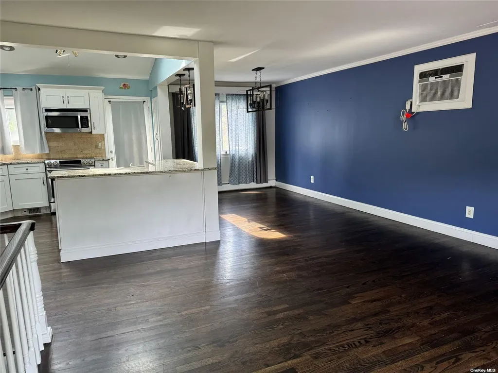 14 40th Street Islip NY 11751