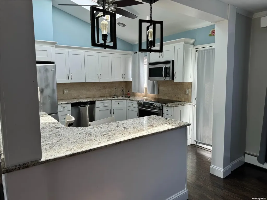 14 40th Street Islip NY 11751