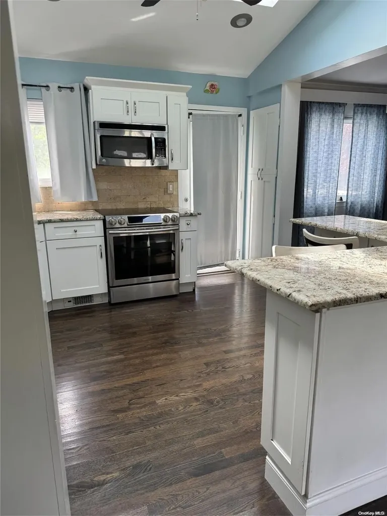 14 40th Street Islip NY 11751