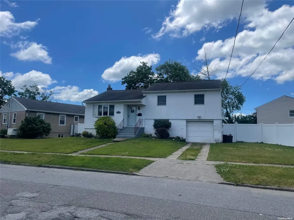 289 Bayside Avenue Oceanside NY 11572