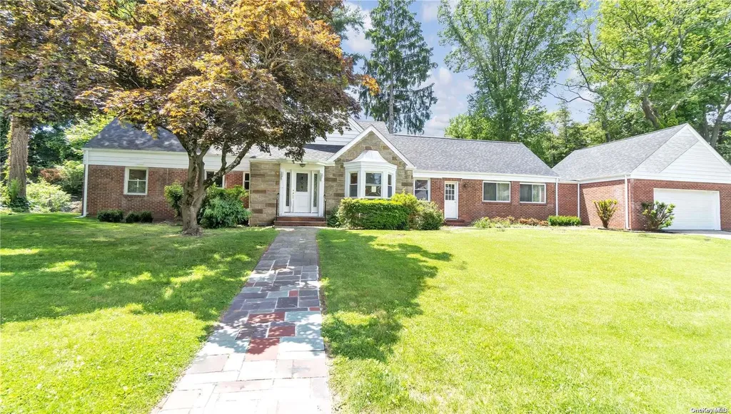 12 Locust Drive Great Neck NY 11021