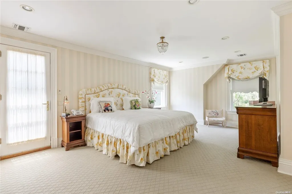 46 Morgan Drive Old Westbury NY 11568