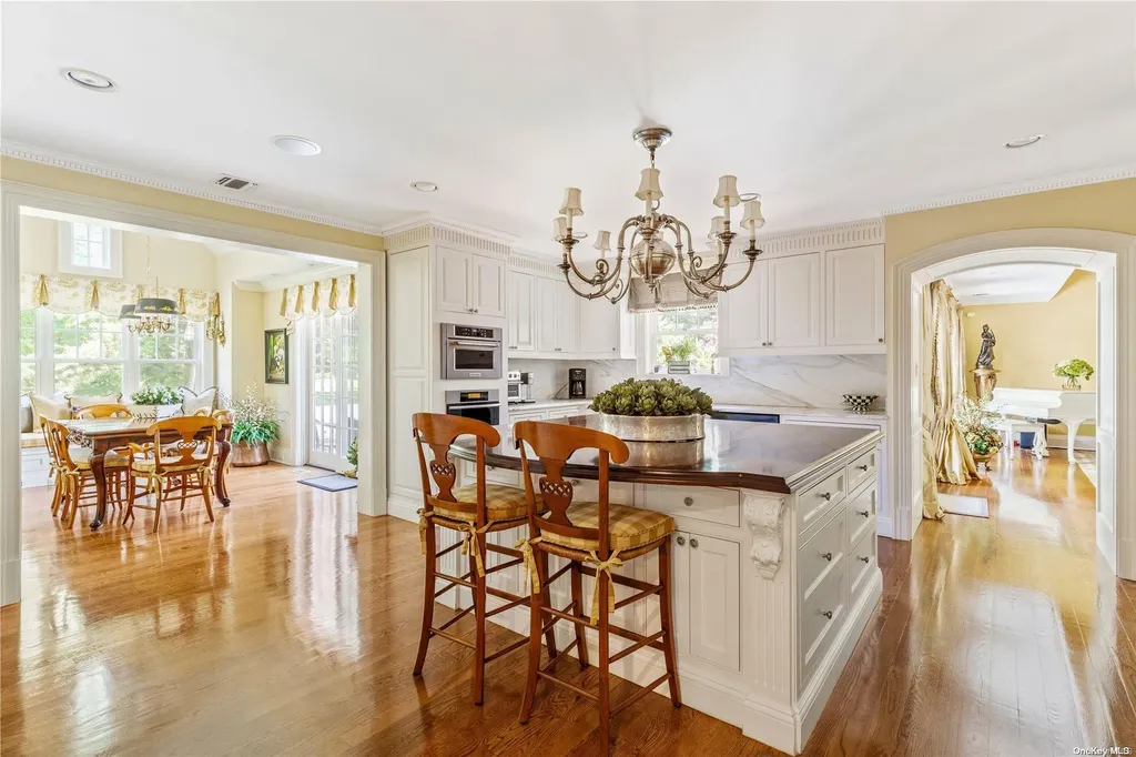 46 Morgan Drive Old Westbury NY 11568