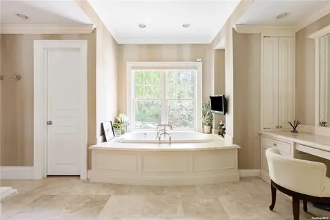 46 Morgan Drive Old Westbury NY 11568