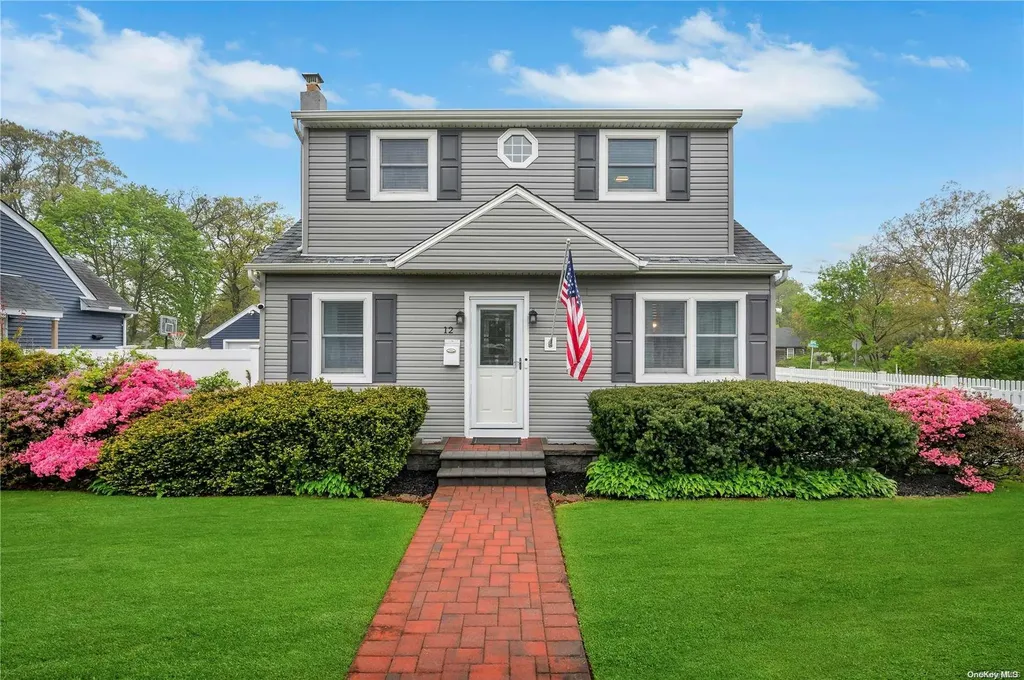 12 Perry Place Patchogue NY 11772