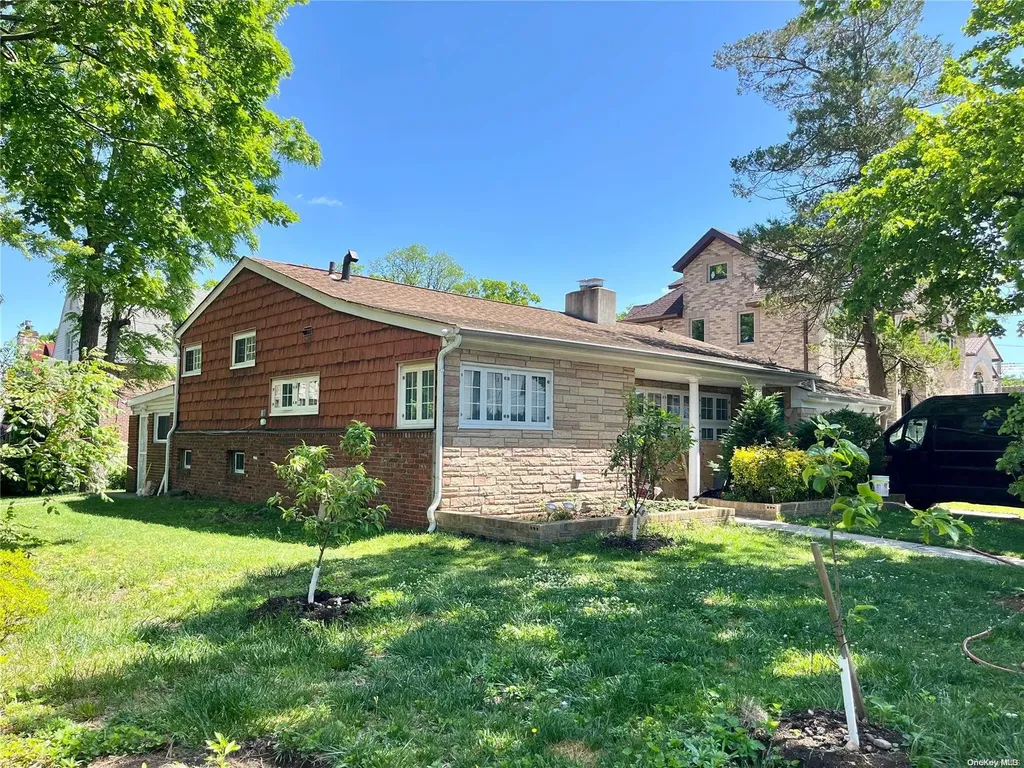 160-05 29th Avenue Flushing NY 11358