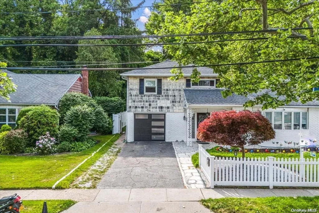 34 Newport Drive Hewlett NY 11557