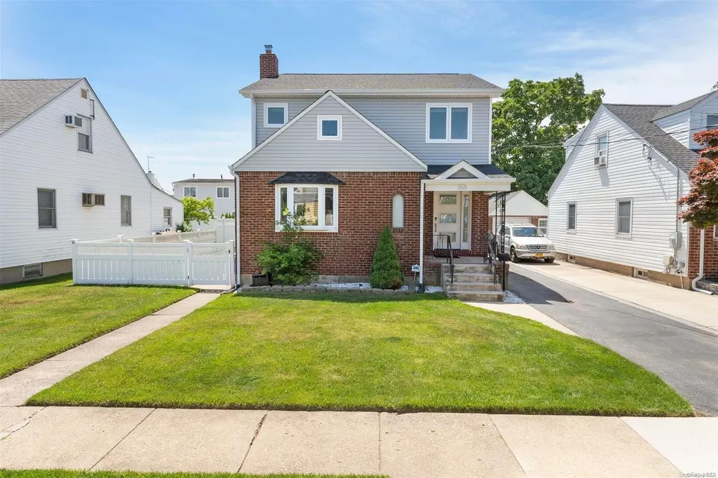 255 Frank Avenue Mineola NY 11501