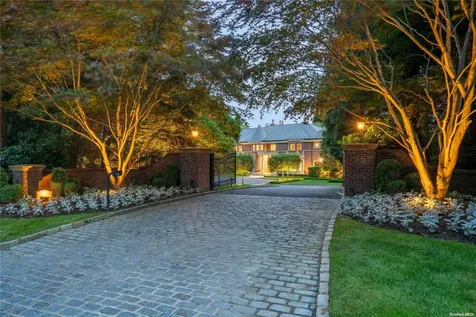 8 Saddle Ridge Road Old Westbury NY 11568