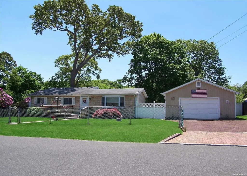 102 Argyle Avenue Selden NY 11784