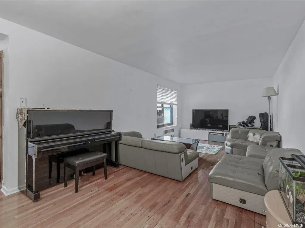 140-21 31st Road Flushing NY 11354