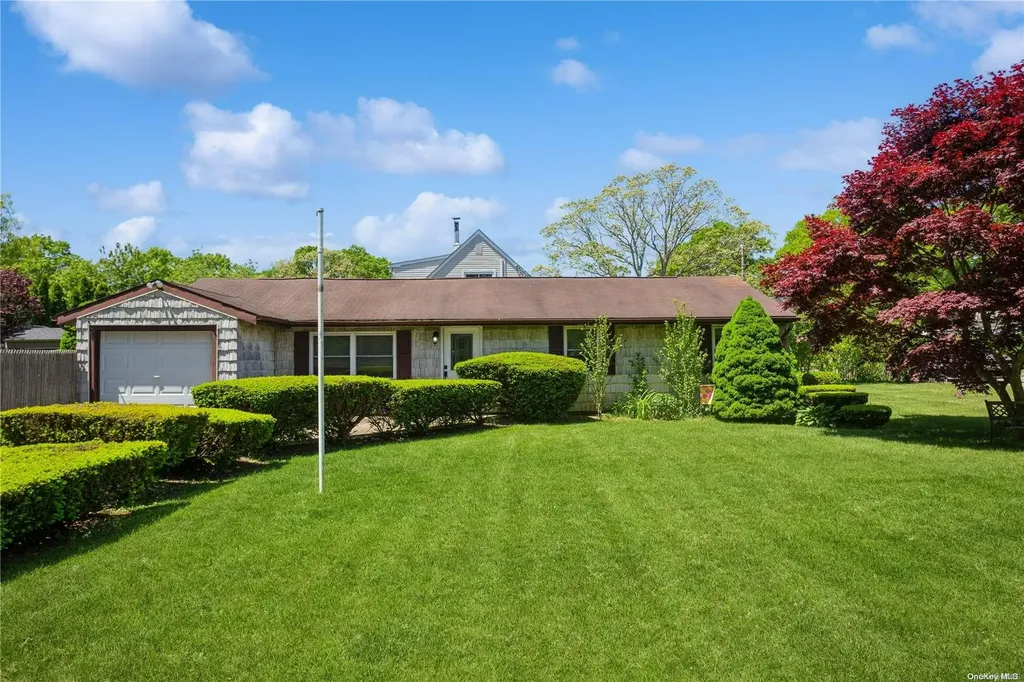 44 Aberdeen Drive Mastic NY 11950