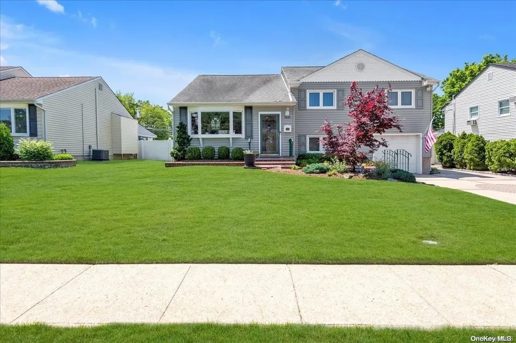 3682 Regent Lane Wantagh NY 11793
