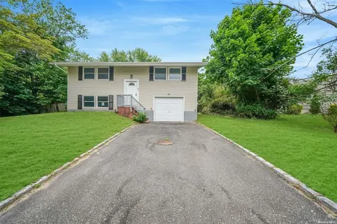 29 Buckskin Lane Selden NY 11784
