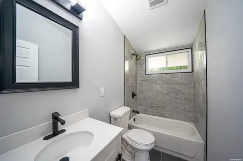 29 Buckskin Lane Selden NY 11784