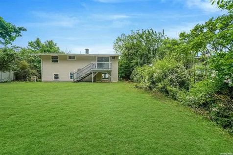 29 Buckskin Lane Selden NY 11784