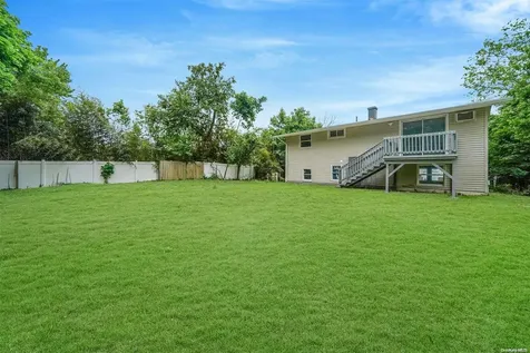 29 Buckskin Lane Selden NY 11784