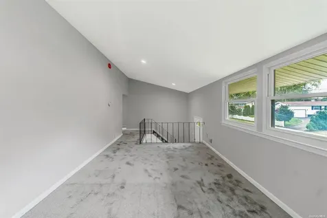 29 Buckskin Lane Selden NY 11784