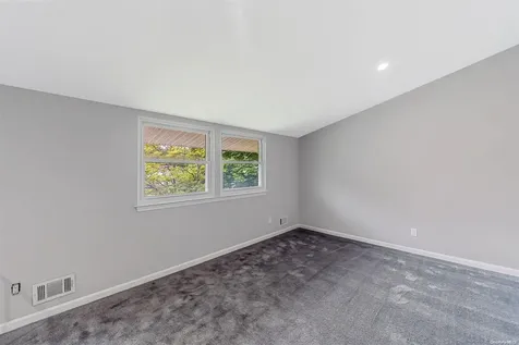 29 Buckskin Lane Selden NY 11784