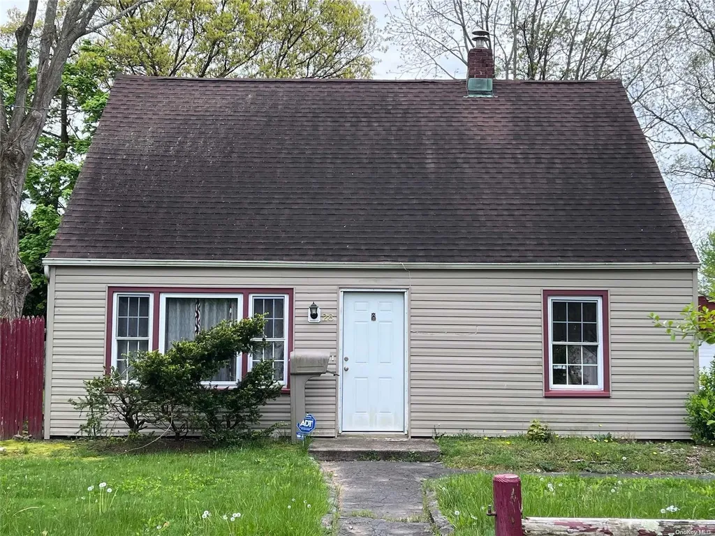 28 Anne Lane Central Islip NY 11722