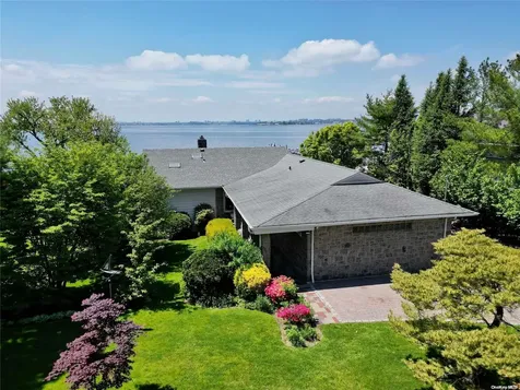 13 Locust Cove Lane Great Neck NY 11024