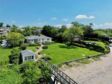 13 Locust Cove Lane Great Neck NY 11024