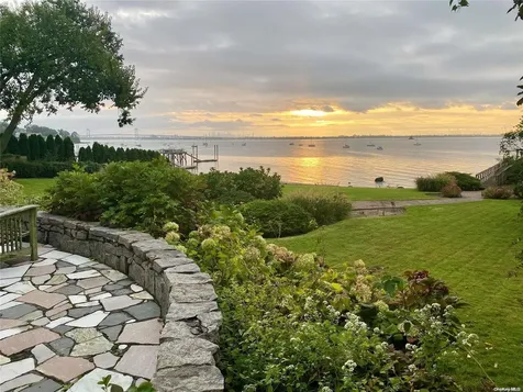 13 Locust Cove Lane Great Neck NY 11024