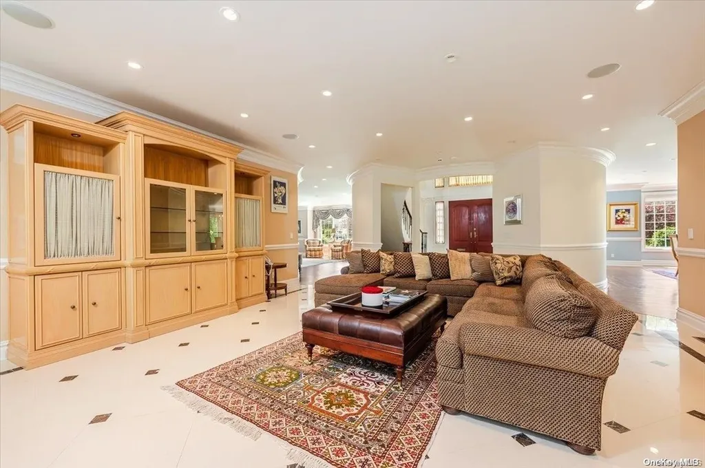 21 Hickory Drive Great Neck NY 11021